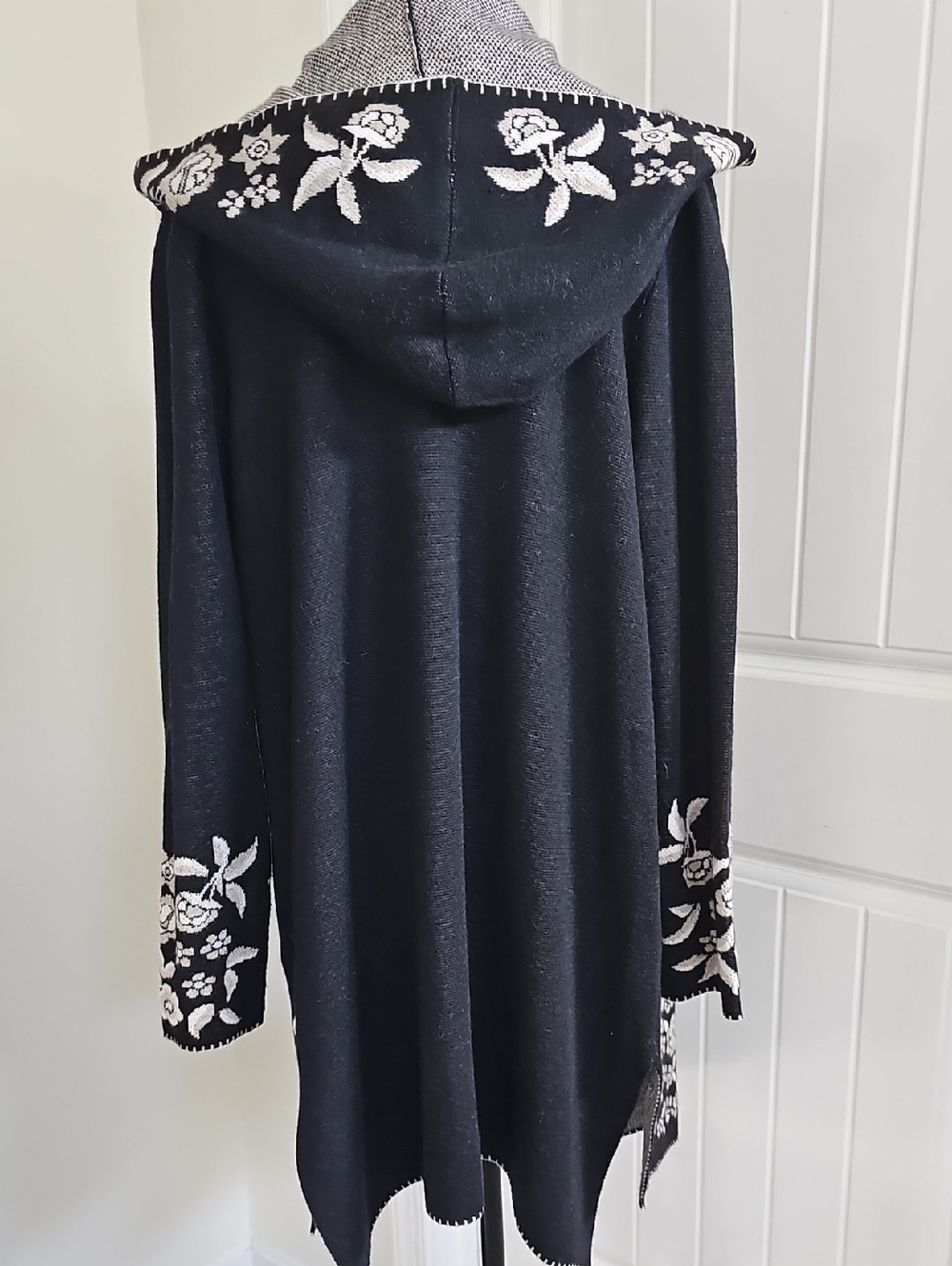 Maxsport Duster Black Floral-Trim Open Hooded Long Sweater, Size Medium - Picture 7 of 9